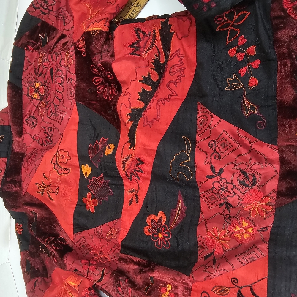 Chico's Red and Black Patterned Jacketvintage, dating its production to the 80s - Picture 15 of 15